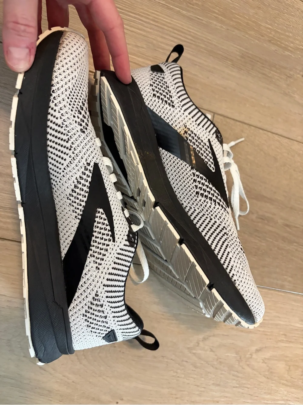 Brooks Women’s Revel 5 Sneakers Black and White Size 7